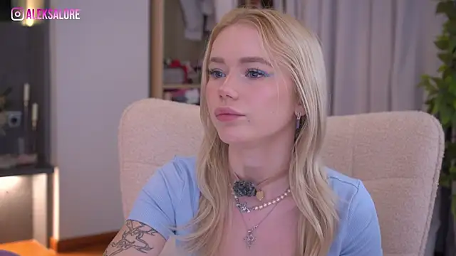 LexieLoree online show from 04/19/26, 02:33