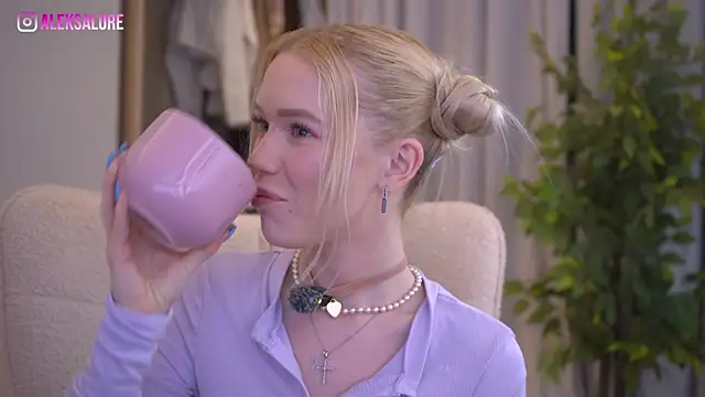 LexieLoree online show from 04/22/26, 02:36