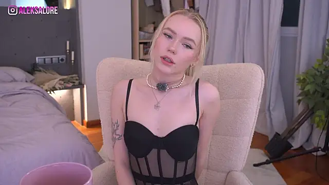 LexieLoree online show from 05/16/26, 03:03