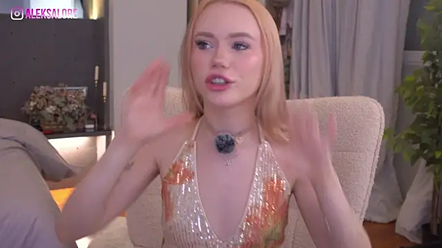 Snapshot of LexieLoree chatting on 07/01/26, 03:08 LexieLoree online show from 07/01/26, 03:08