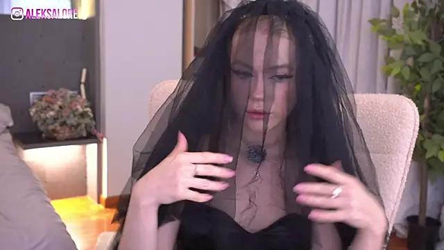 Snapshot of LexieLoree chatting on 07/19/26, 03:10 LexieLoree online show from 07/19/26, 03:10