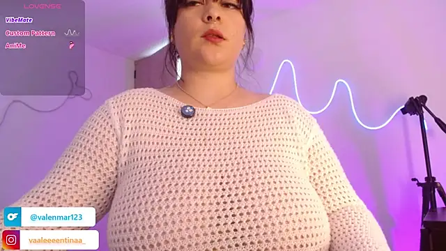 Snapshot of Layna_cold chatting on 07/21/26, 03:47 Layna cold online show from 07/21/26, 03:47