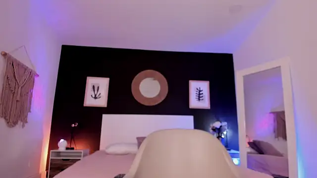 VioletPaket online show from 09/10/25, 11:32