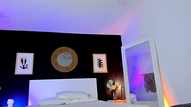 VioletPaket online show from 12/05/25, 12:25