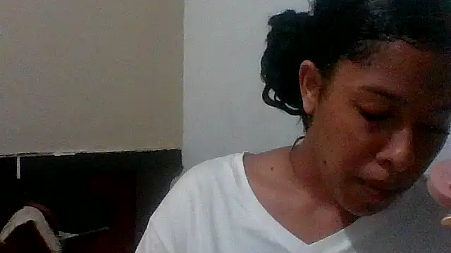 Snapshot of Kitra_New chatting on 10/22/25, 07:52 Kitra New online show from 10/22/25, 07:52