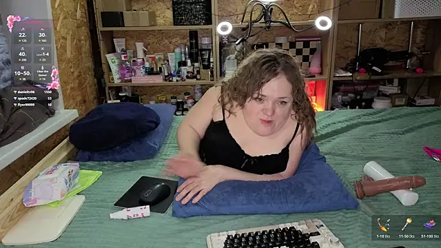 MiniNatalie online show from 12/22/25, 06:27