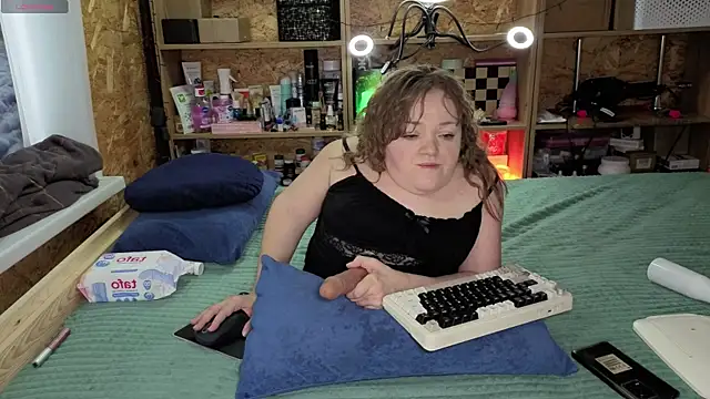 MiniNatalie online show from 12/23/25, 06:44