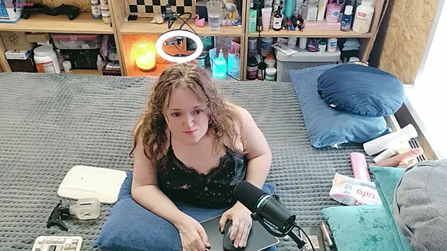 MiniNatalie online show from 04/04/26, 10:35