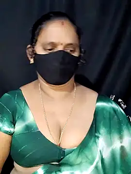 Snapshot of vintage-vibs chatting on 01/09/25, 12:19 vintage-vibs online show from 01/09/25, 12:19