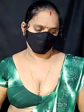 Snapshot of vintage-vibs chatting on 01/09/25, 06:04 vintage-vibs online show from 01/09/25, 06:04