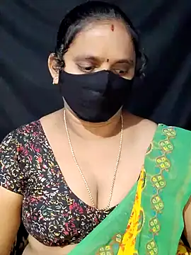 Snapshot of vintage-vibs chatting on 01/10/25, 11:43 vintage-vibs online show from 01/10/25, 11:43