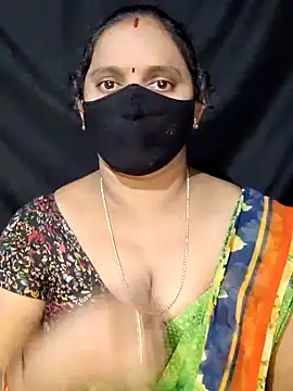 Snapshot of vintage-vibs chatting on 01/10/25, 05:45 vintage-vibs online show from 01/10/25, 05:45