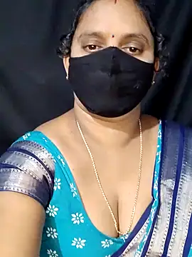 Snapshot of vintage-vibs chatting on 01/11/25, 05:51 vintage-vibs online show from 01/11/25, 05:51