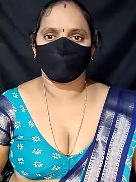 Snapshot of vintage-vibs chatting on 01/31/25, 04:47 vintage-vibs online show from 01/31/25, 04:47