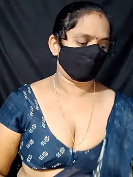 Snapshot of vintage-vibs chatting on 02/02/25, 06:10 vintage-vibs online show from 02/02/25, 06:10