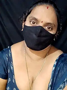 Snapshot of vintage-vibs chatting on 02/03/25, 04:04 vintage-vibs online show from 02/03/25, 04:04