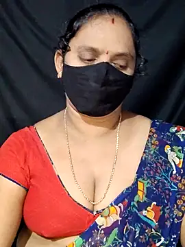 Snapshot of vintage-vibs chatting on 02/12/25, 05:58 vintage-vibs online show from 02/12/25, 05:58