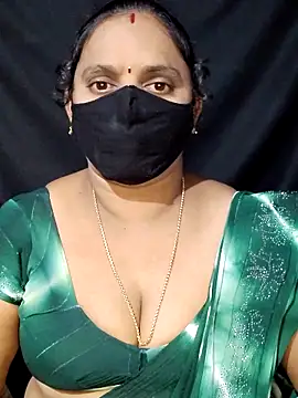 Snapshot of vintage-vibs chatting on 02/13/25, 05:33 vintage-vibs online show from 02/13/25, 05:33