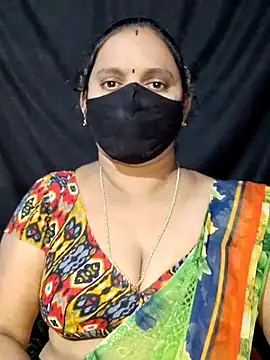 Snapshot of vintage-vibs chatting on 02/14/25, 05:46 vintage-vibs online show from 02/14/25, 05:46