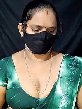 Snapshot of vintage-vibs chatting on 02/16/25, 09:48 vintage-vibs online show from 02/16/25, 09:48