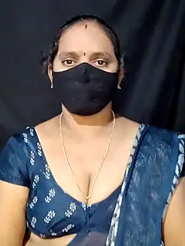 Snapshot of vintage-vibs chatting on 02/18/25, 04:15 vintage-vibs online show from 02/18/25, 04:15