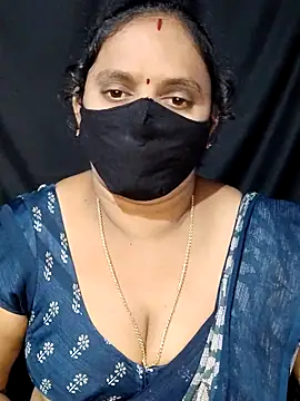 Snapshot of vintage-vibs chatting on 02/18/25, 06:04 vintage-vibs online show from 02/18/25, 06:04