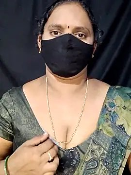 Snapshot of vintage-vibs chatting on 02/20/25, 04:39 vintage-vibs online show from 02/20/25, 04:39