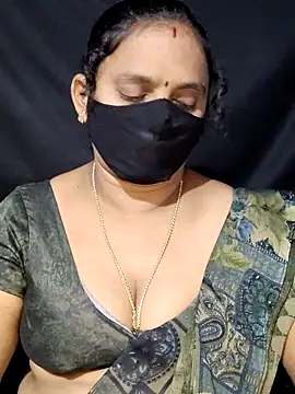 Snapshot of vintage-vibs chatting on 02/20/25, 06:02 vintage-vibs online show from 02/20/25, 06:02