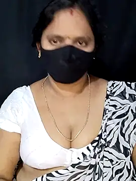 Snapshot of vintage-vibs chatting on 02/22/25, 04:29 vintage-vibs online show from 02/22/25, 04:29