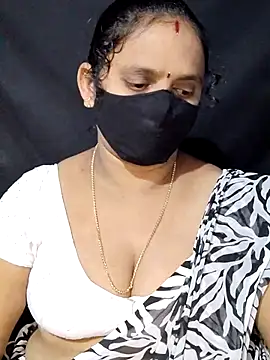 Snapshot of vintage-vibs chatting on 02/22/25, 05:46 vintage-vibs online show from 02/22/25, 05:46