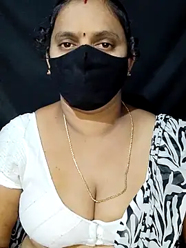 Snapshot of vintage-vibs chatting on 03/04/25, 10:49 vintage-vibs online show from 03/04/25, 10:49