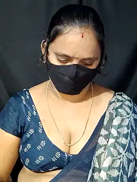 Snapshot of vintage-vibs chatting on 03/08/25, 05:17 vintage-vibs online show from 03/08/25, 05:17