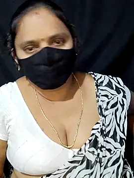 Snapshot of vintage-vibs chatting on 03/10/25, 05:50 vintage-vibs online show from 03/10/25, 05:50