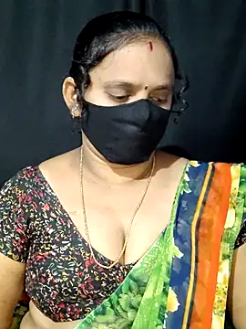 Snapshot of vintage-vibs chatting on 03/11/25, 06:08 vintage-vibs online show from 03/11/25, 06:08