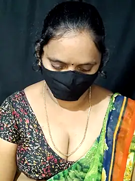 Snapshot of vintage-vibs chatting on 03/11/25, 10:53 vintage-vibs online show from 03/11/25, 10:53