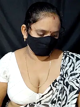 Snapshot of vintage-vibs chatting on 03/17/25, 05:49 vintage-vibs online show from 03/17/25, 05:49