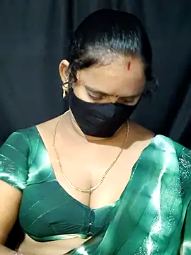 Snapshot of vintage-vibs chatting on 03/22/25, 04:24 vintage-vibs online show from 03/22/25, 04:24