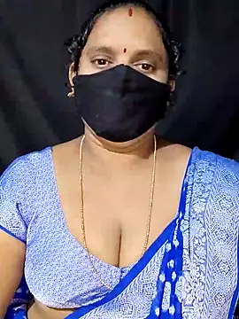 Snapshot of vintage-vibs chatting on 09/08/25, 05:45 vintage-vibs online show from 09/08/25, 05:45