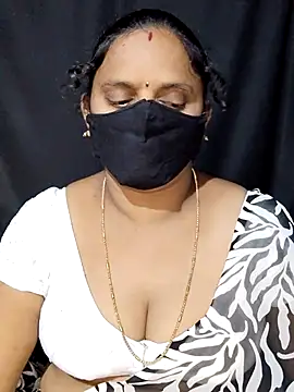 Snapshot of vintage-vibs chatting on 09/09/25, 12:15 vintage-vibs online show from 09/09/25, 12:15