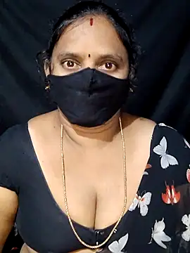 Snapshot of vintage-vibs chatting on 09/11/25, 06:19 vintage-vibs online show from 09/11/25, 06:19