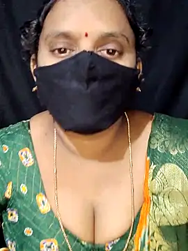 Snapshot of vintage-vibs chatting on 09/14/25, 06:07 vintage-vibs online show from 09/14/25, 06:07