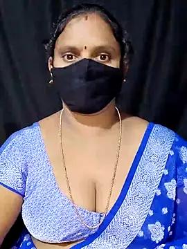 Snapshot of vintage-vibs chatting on 09/20/25, 05:19 vintage-vibs online show from 09/20/25, 05:19