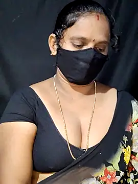 Snapshot of vintage-vibs chatting on 09/23/25, 04:48 vintage-vibs online show from 09/23/25, 04:48