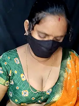 Snapshot of vintage-vibs chatting on 09/24/25, 05:44 vintage-vibs online show from 09/24/25, 05:44