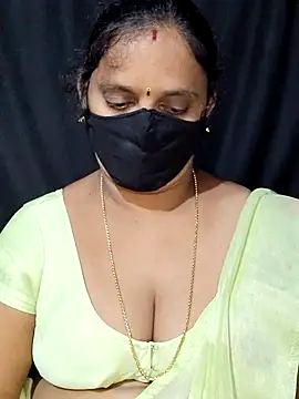 Snapshot of vintage-vibs chatting on 09/26/25, 05:55 vintage-vibs online show from 09/26/25, 05:55