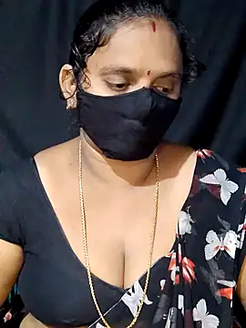 Snapshot of vintage-vibs chatting on 10/03/25, 05:54 vintage-vibs online show from 10/03/25, 05:54