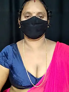 Snapshot of vintage-vibs chatting on 10/11/25, 05:44 vintage-vibs online show from 10/11/25, 05:44