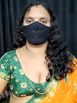 Snapshot of vintage-vibs chatting on 10/12/25, 05:45 vintage-vibs online show from 10/12/25, 05:45