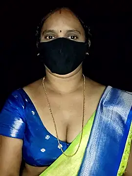 Snapshot of vintage-vibs chatting on 10/17/25, 05:37 vintage-vibs online show from 10/17/25, 05:37