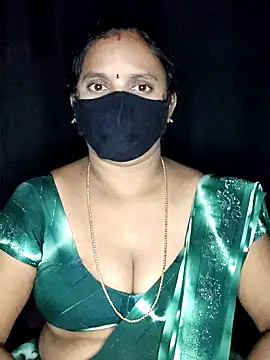 Snapshot of vintage-vibs chatting on 10/18/25, 05:46 vintage-vibs online show from 10/18/25, 05:46